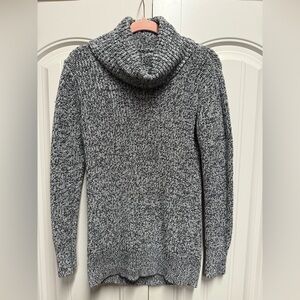 Abercrombie & Fitch Black and White Knit Sweater